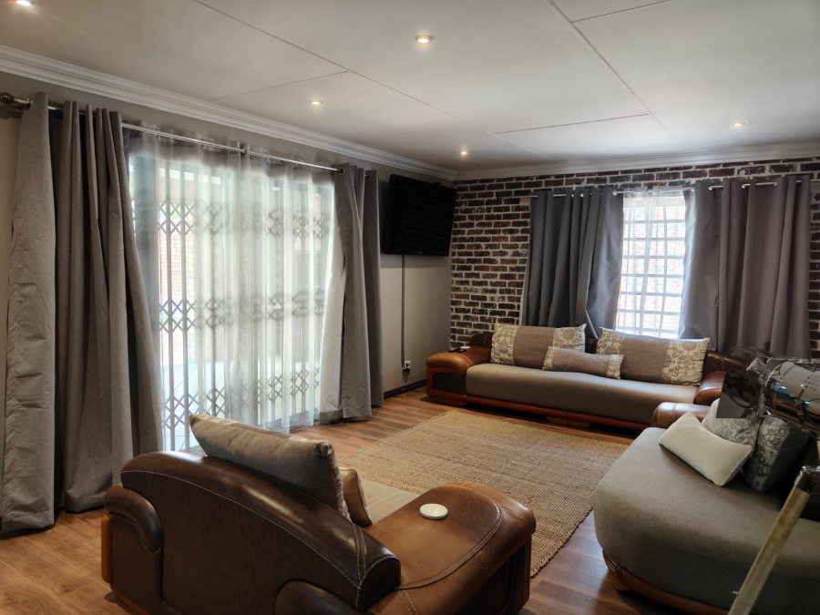 3 Bedroom Property for Sale in Three Rivers Proper Gauteng