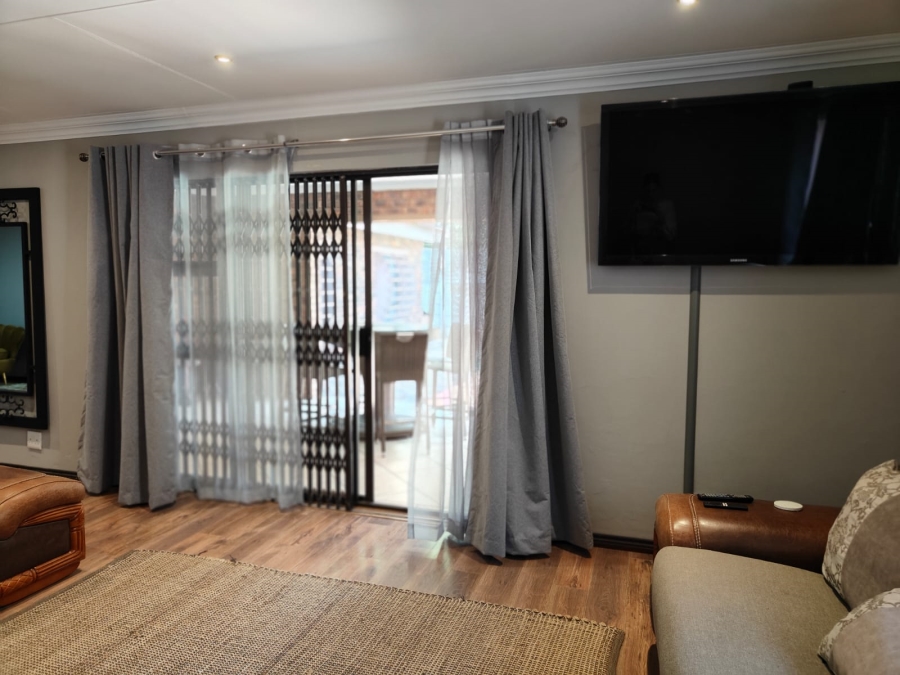 3 Bedroom Property for Sale in Three Rivers Proper Gauteng