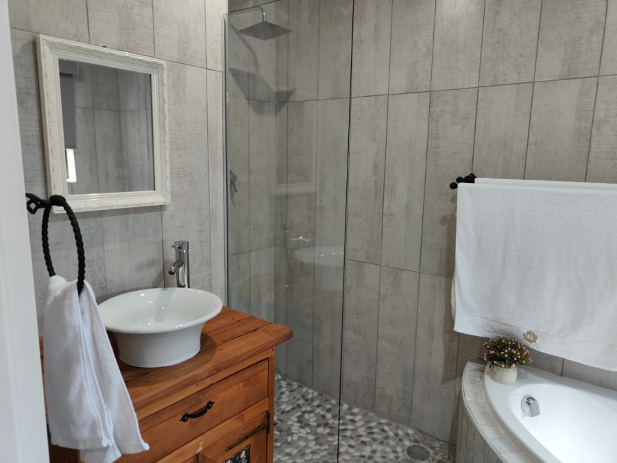 3 Bedroom Property for Sale in Three Rivers Proper Gauteng