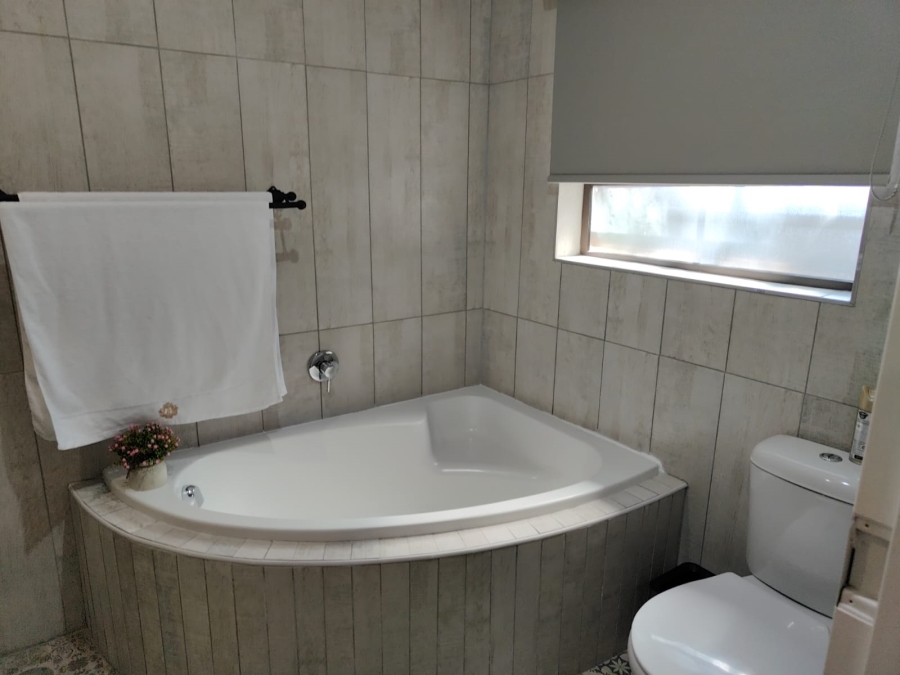 3 Bedroom Property for Sale in Three Rivers Proper Gauteng