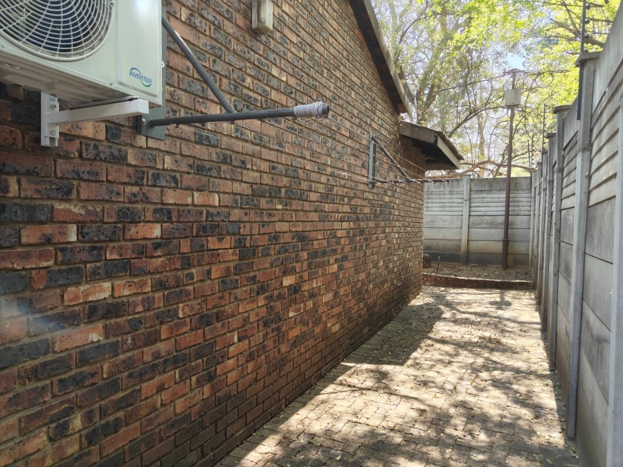 3 Bedroom Property for Sale in Three Rivers Proper Gauteng