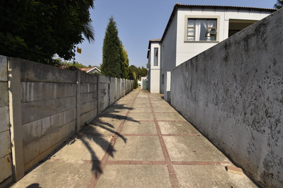 To Let 1 Bedroom Property for Rent in Northcliff Gauteng