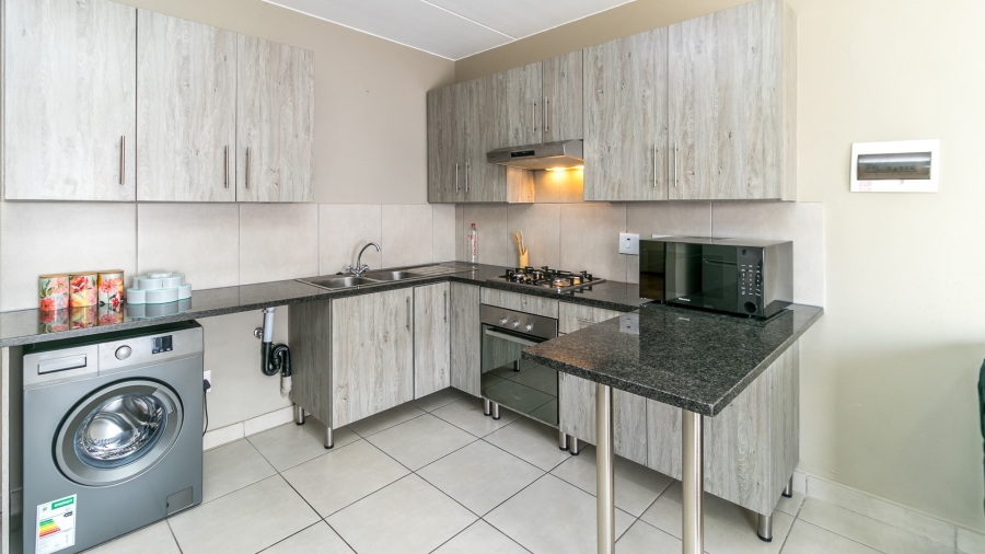 To Let 2 Bedroom Property for Rent in Glen Austin Gauteng