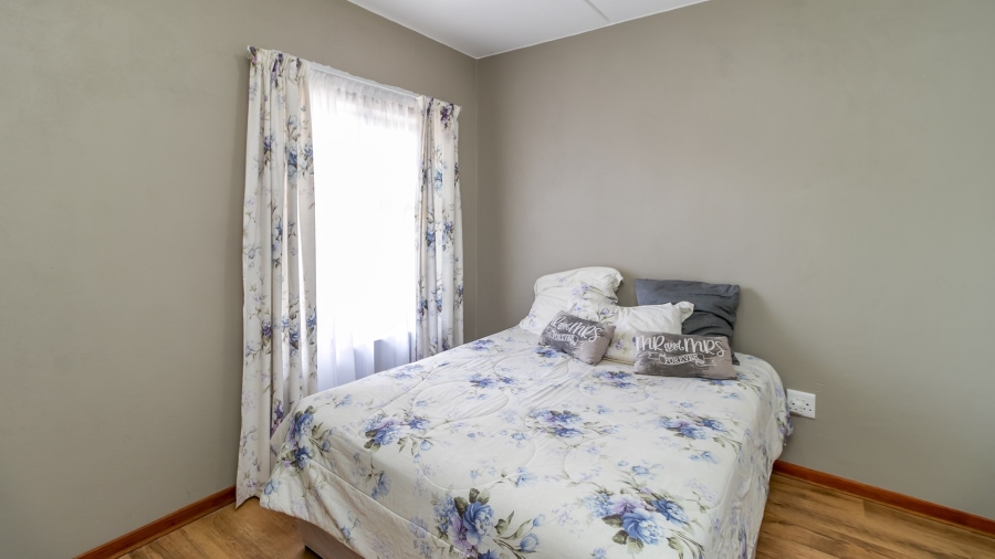 To Let 2 Bedroom Property for Rent in Glen Austin Gauteng