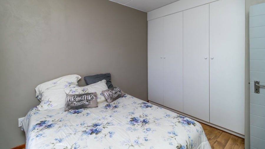 To Let 2 Bedroom Property for Rent in Glen Austin Gauteng
