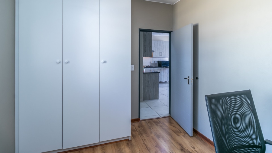 To Let 2 Bedroom Property for Rent in Glen Austin Gauteng