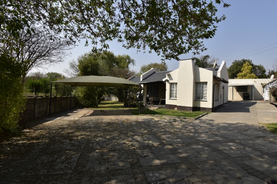 To Let 1 Bedroom Property for Rent in Weltevreden Park Gauteng