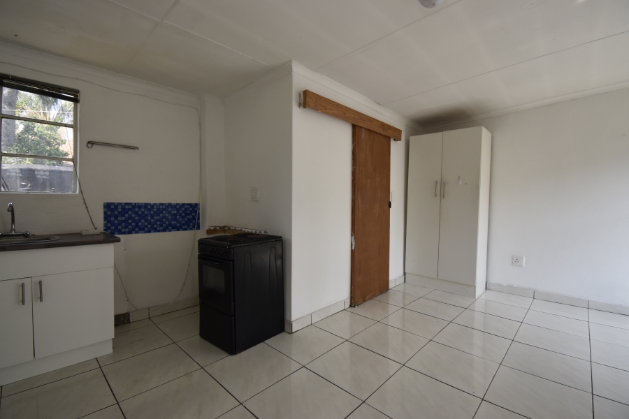 To Let 1 Bedroom Property for Rent in Weltevreden Park Gauteng