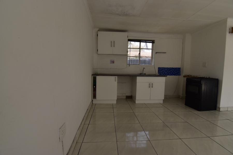 To Let 1 Bedroom Property for Rent in Weltevreden Park Gauteng