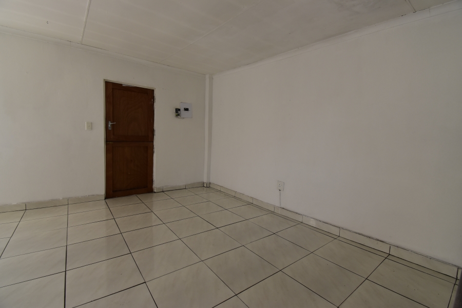 To Let 1 Bedroom Property for Rent in Weltevreden Park Gauteng