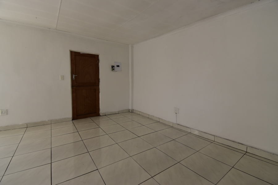 To Let 1 Bedroom Property for Rent in Weltevreden Park Gauteng