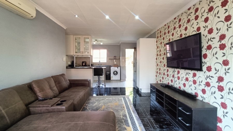 2 Bedroom Property for Sale in Liefde en Vrede Gauteng