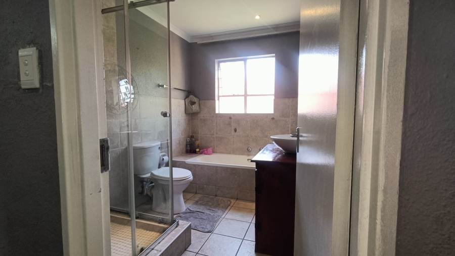 2 Bedroom Property for Sale in Liefde en Vrede Gauteng
