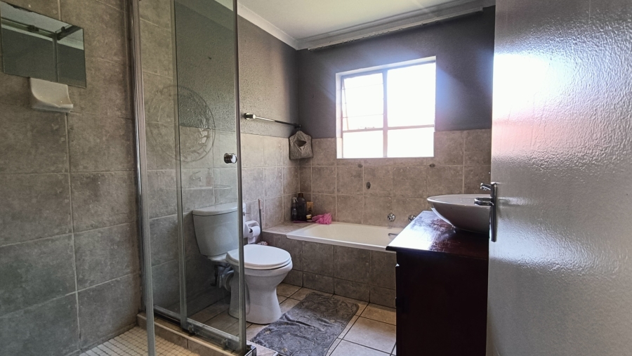 2 Bedroom Property for Sale in Liefde en Vrede Gauteng