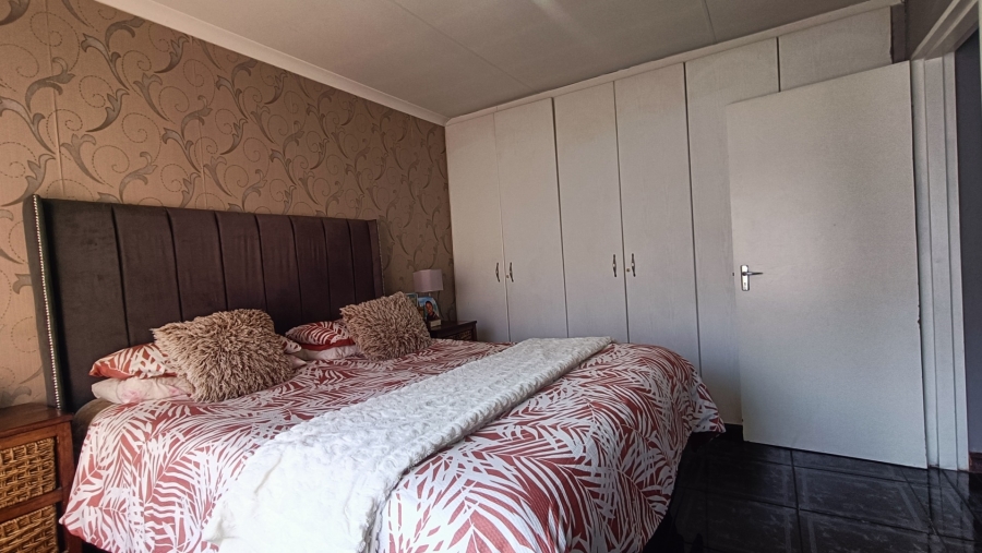 2 Bedroom Property for Sale in Liefde en Vrede Gauteng