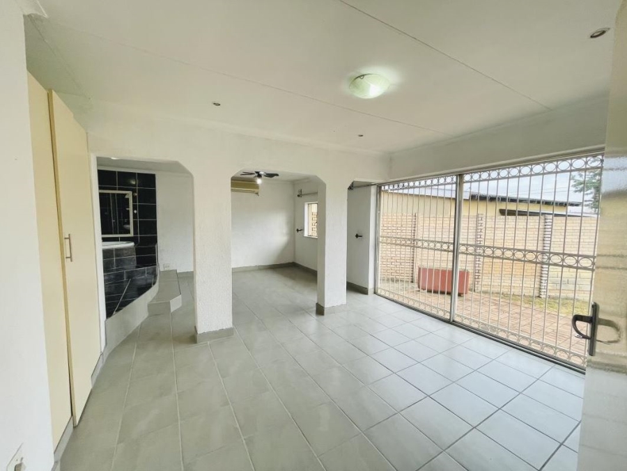 3 Bedroom Property for Sale in Albertsdal Gauteng