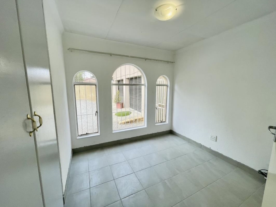 3 Bedroom Property for Sale in Albertsdal Gauteng