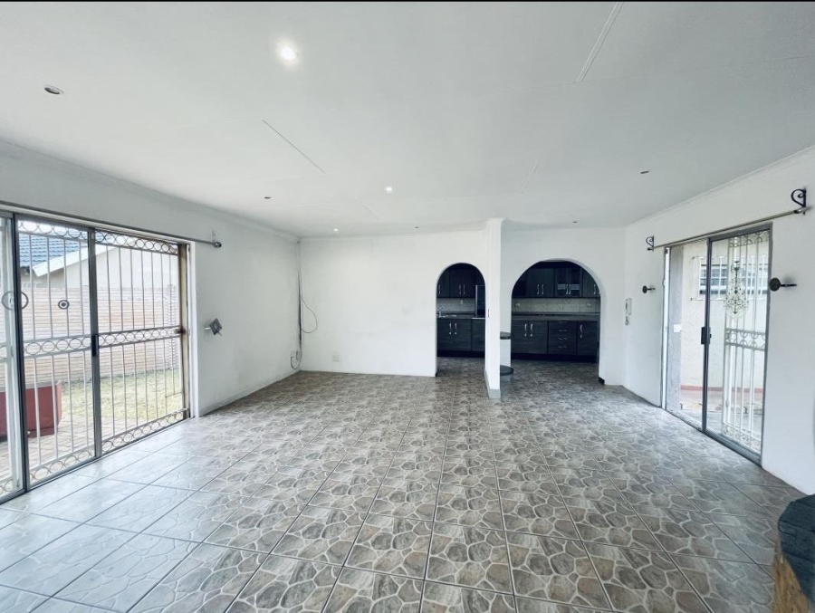 3 Bedroom Property for Sale in Albertsdal Gauteng