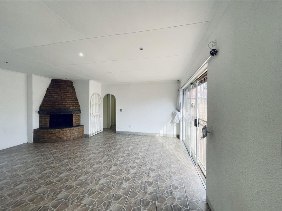 3 Bedroom Property for Sale in Albertsdal Gauteng