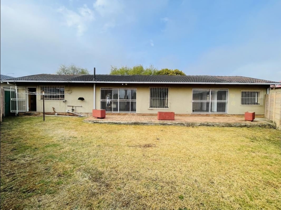 3 Bedroom Property for Sale in Albertsdal Gauteng