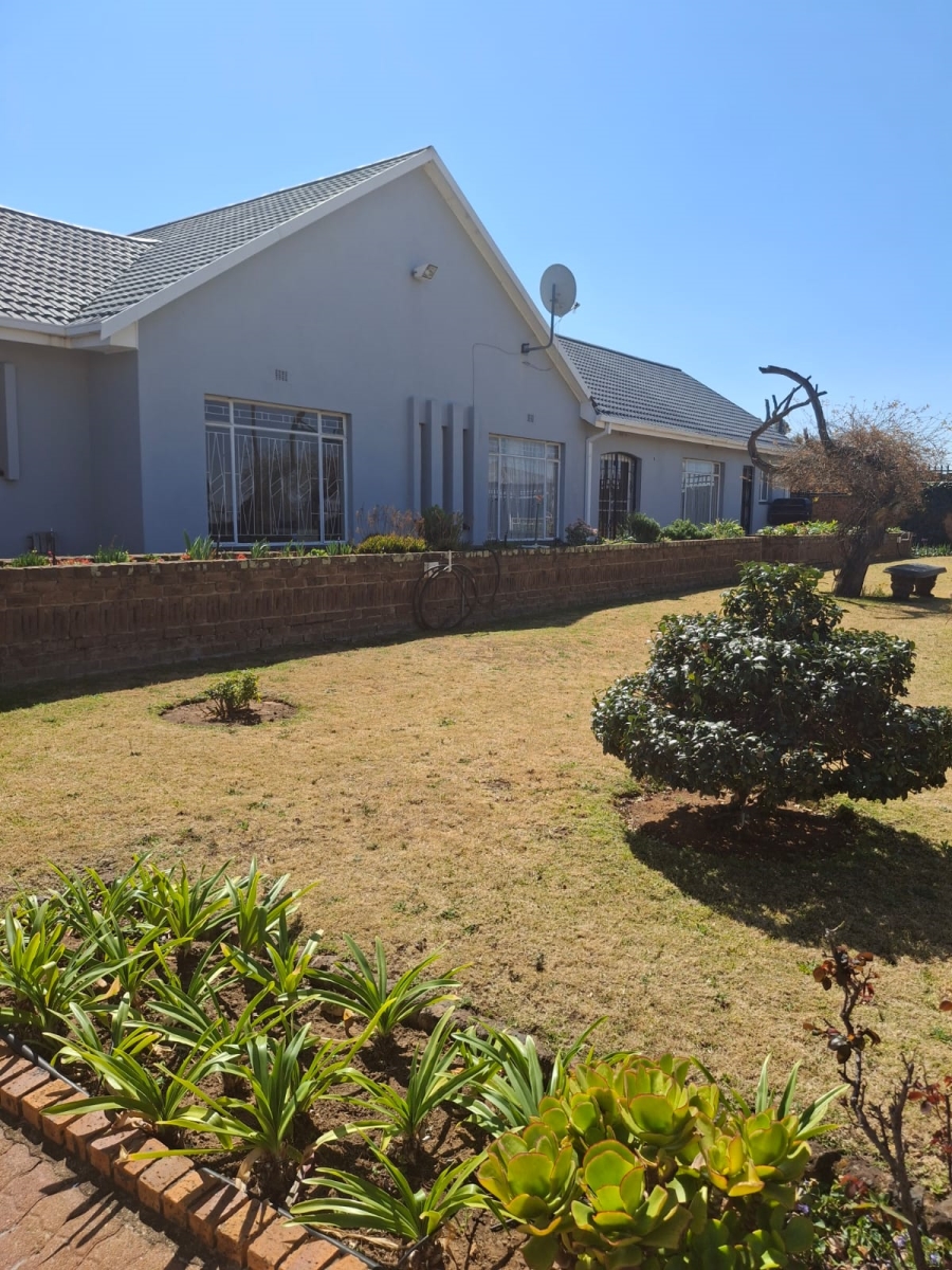 6 Bedroom Property for Sale in Tenacre A H Gauteng