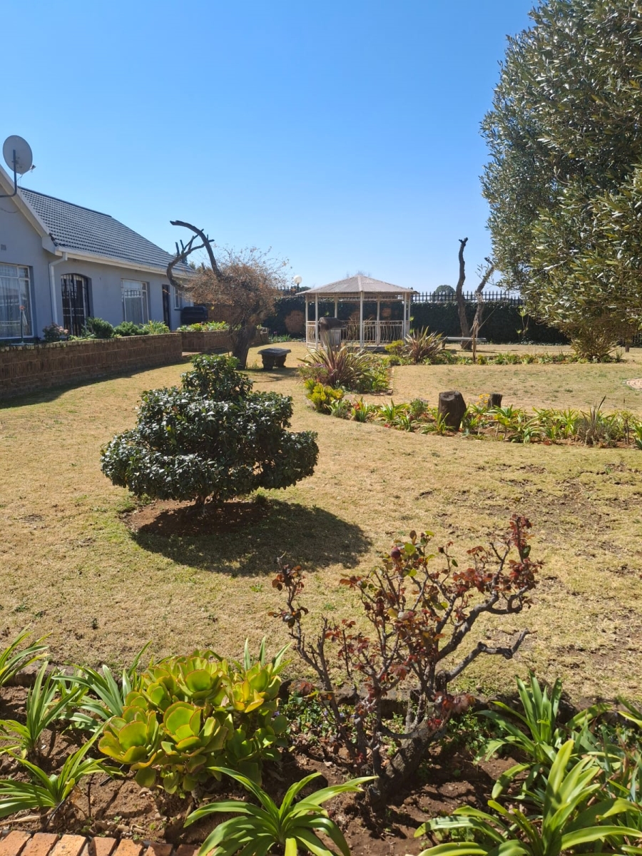 6 Bedroom Property for Sale in Tenacre A H Gauteng