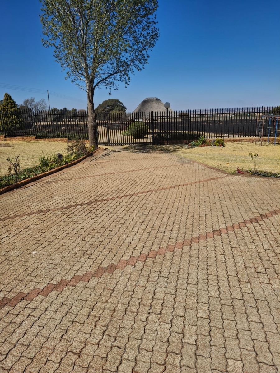 6 Bedroom Property for Sale in Tenacre A H Gauteng