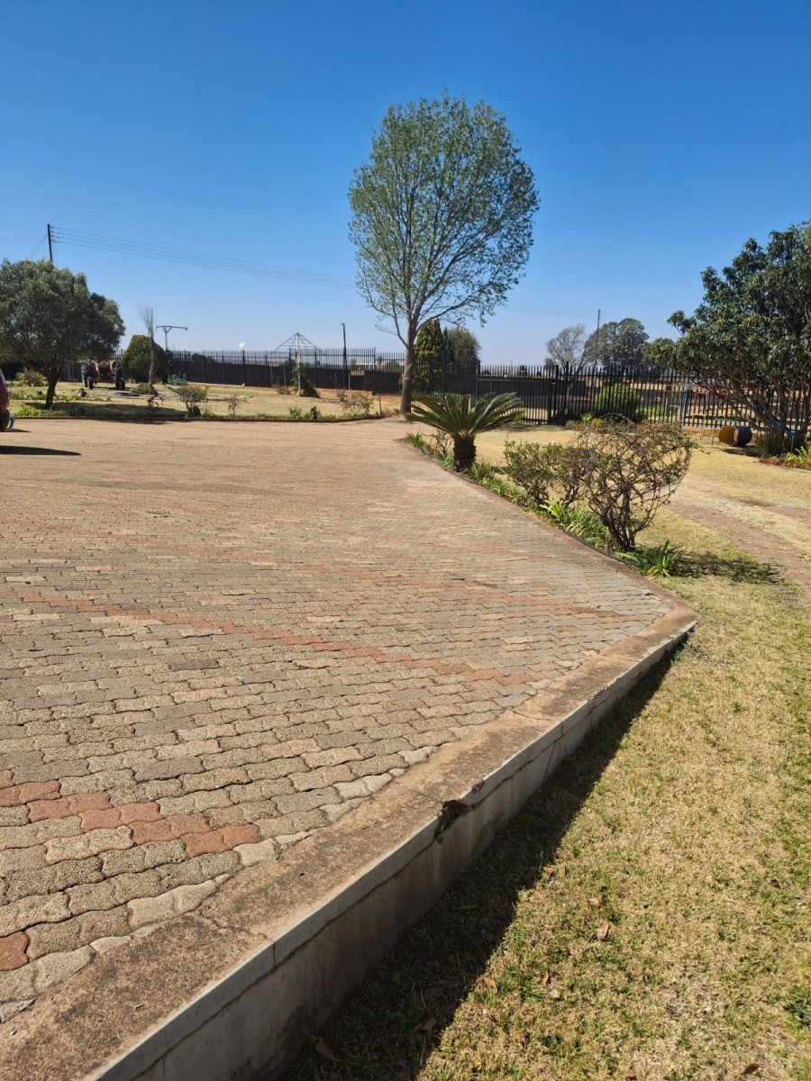 6 Bedroom Property for Sale in Tenacre A H Gauteng