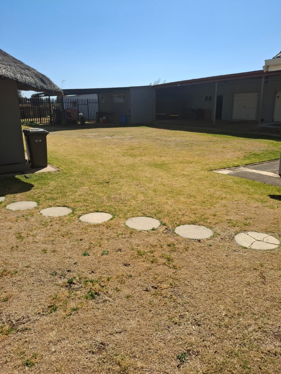 6 Bedroom Property for Sale in Tenacre A H Gauteng