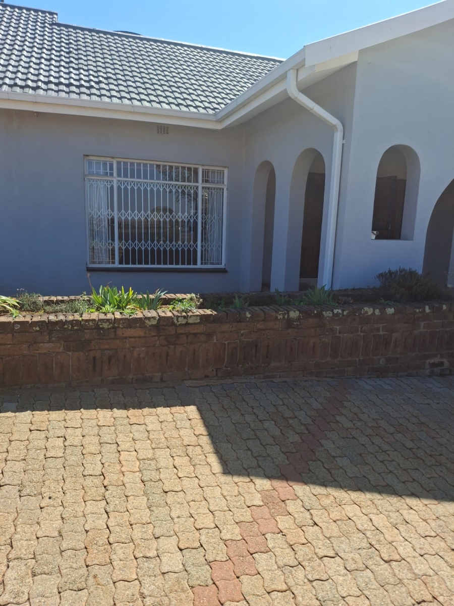 6 Bedroom Property for Sale in Tenacre A H Gauteng