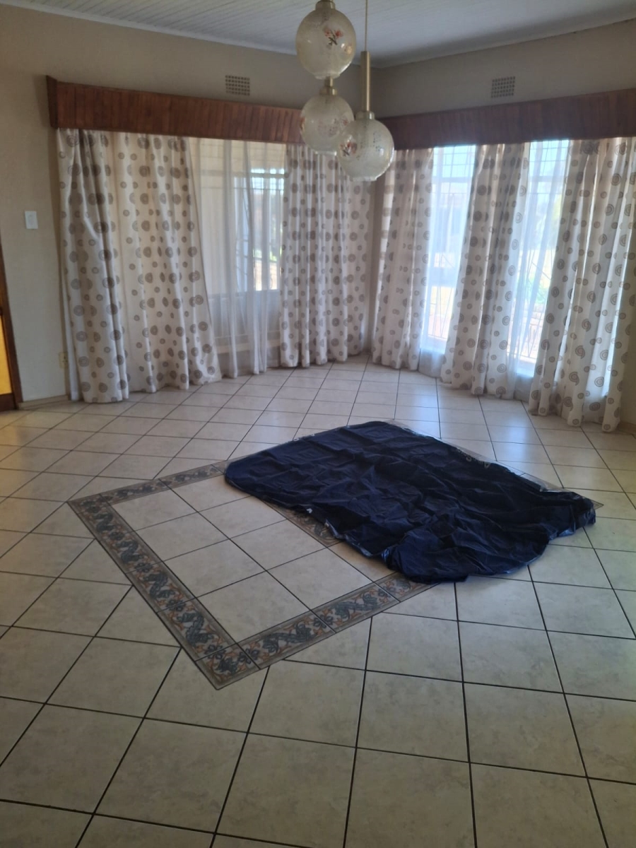 6 Bedroom Property for Sale in Tenacre A H Gauteng