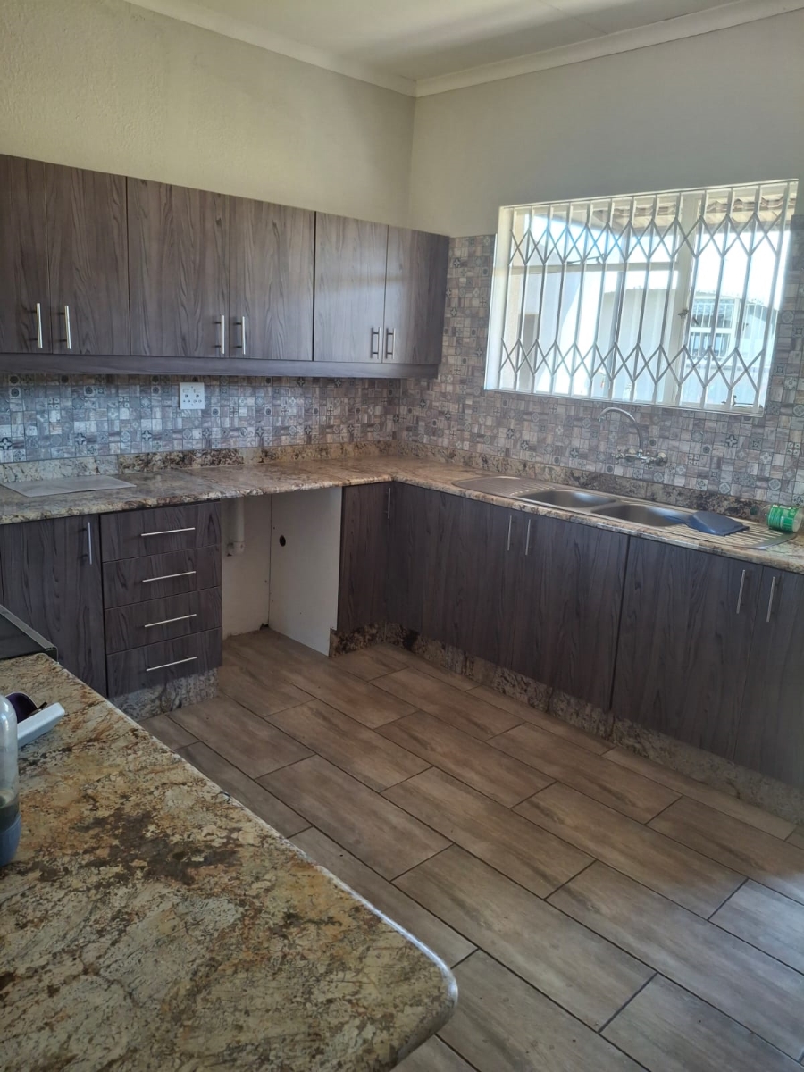 6 Bedroom Property for Sale in Tenacre A H Gauteng