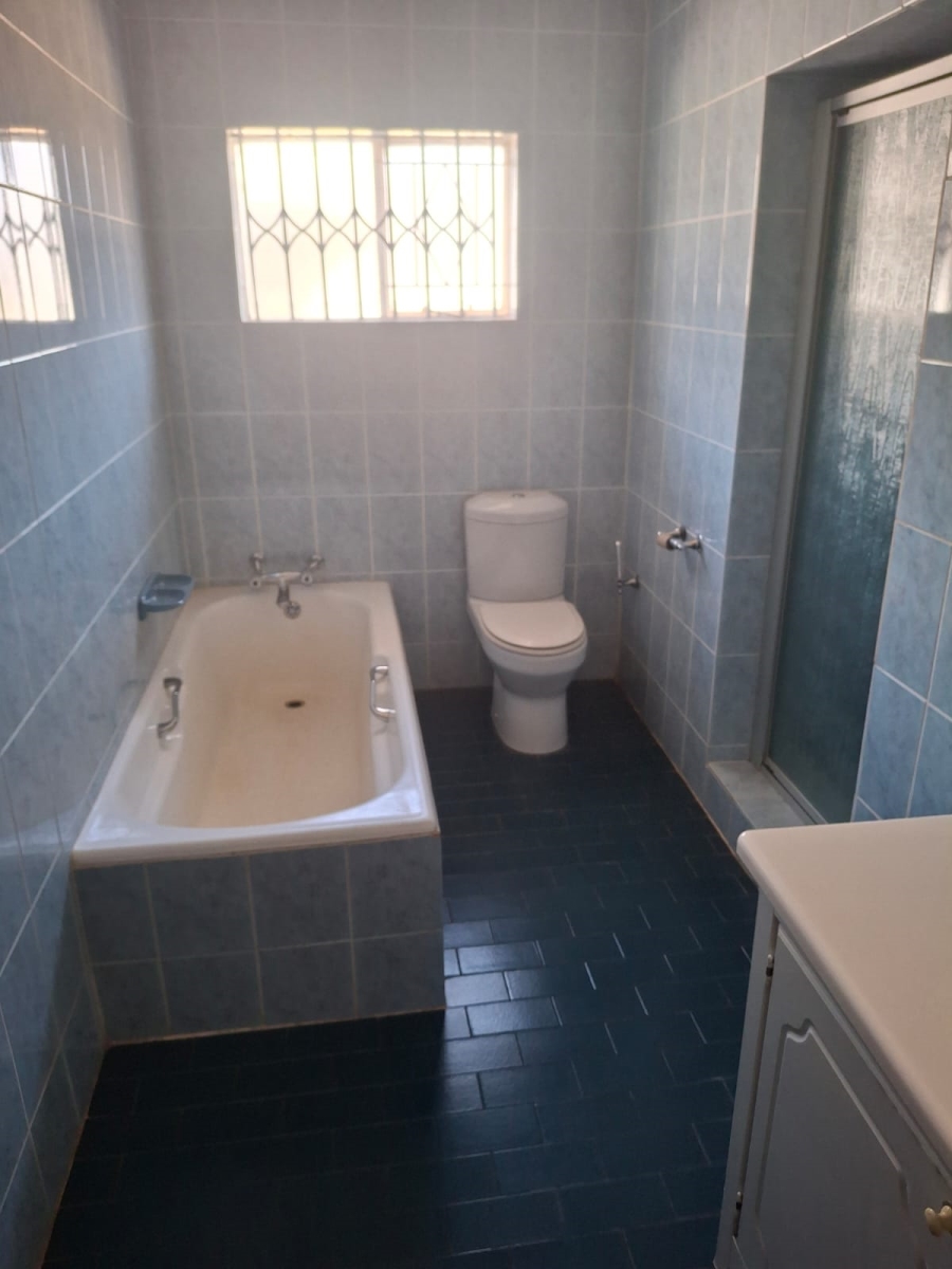 6 Bedroom Property for Sale in Tenacre A H Gauteng