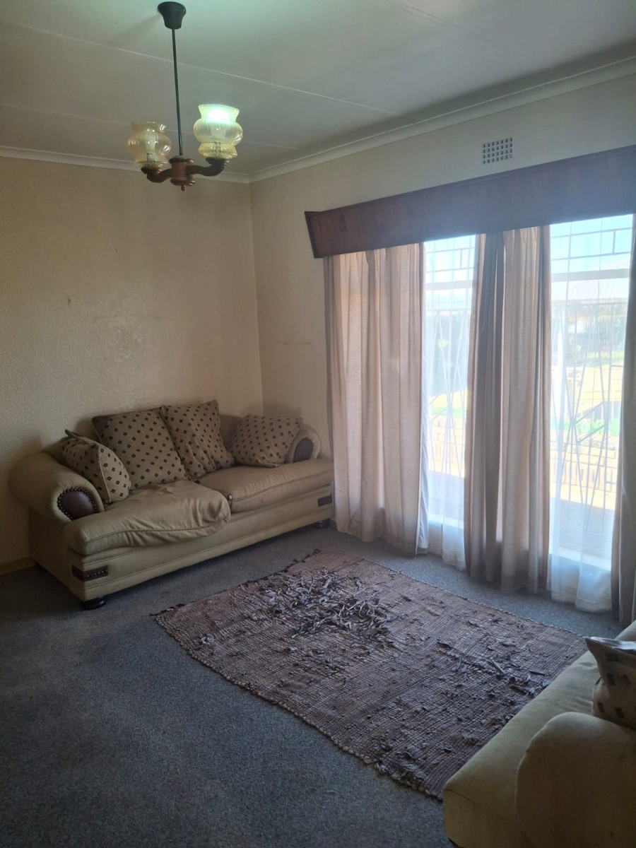 6 Bedroom Property for Sale in Tenacre A H Gauteng