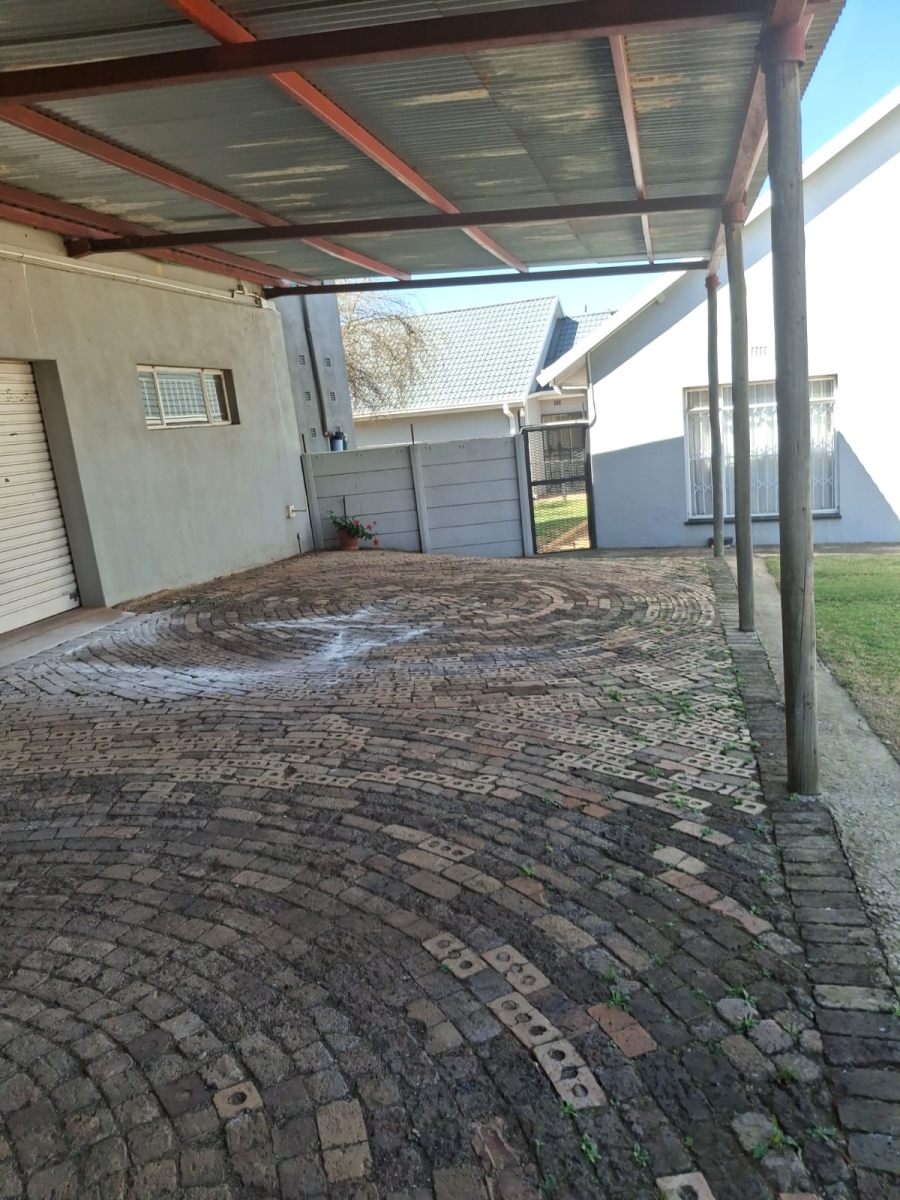 6 Bedroom Property for Sale in Tenacre A H Gauteng