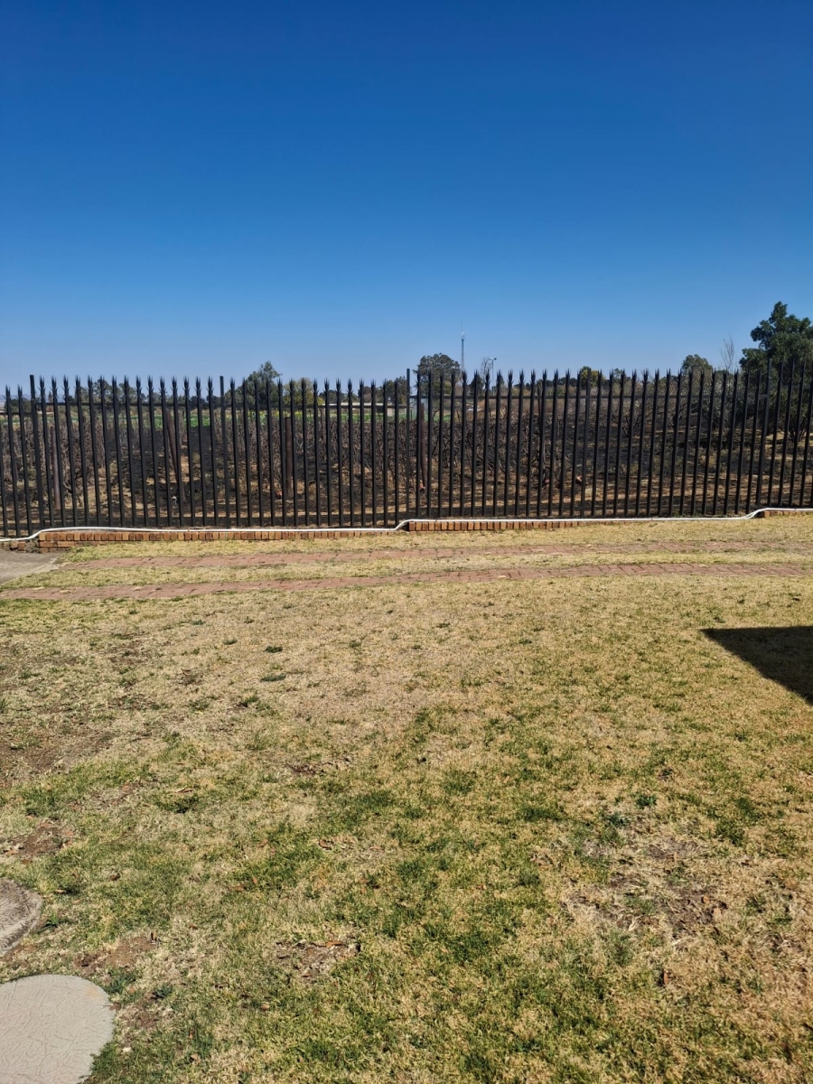 6 Bedroom Property for Sale in Tenacre A H Gauteng
