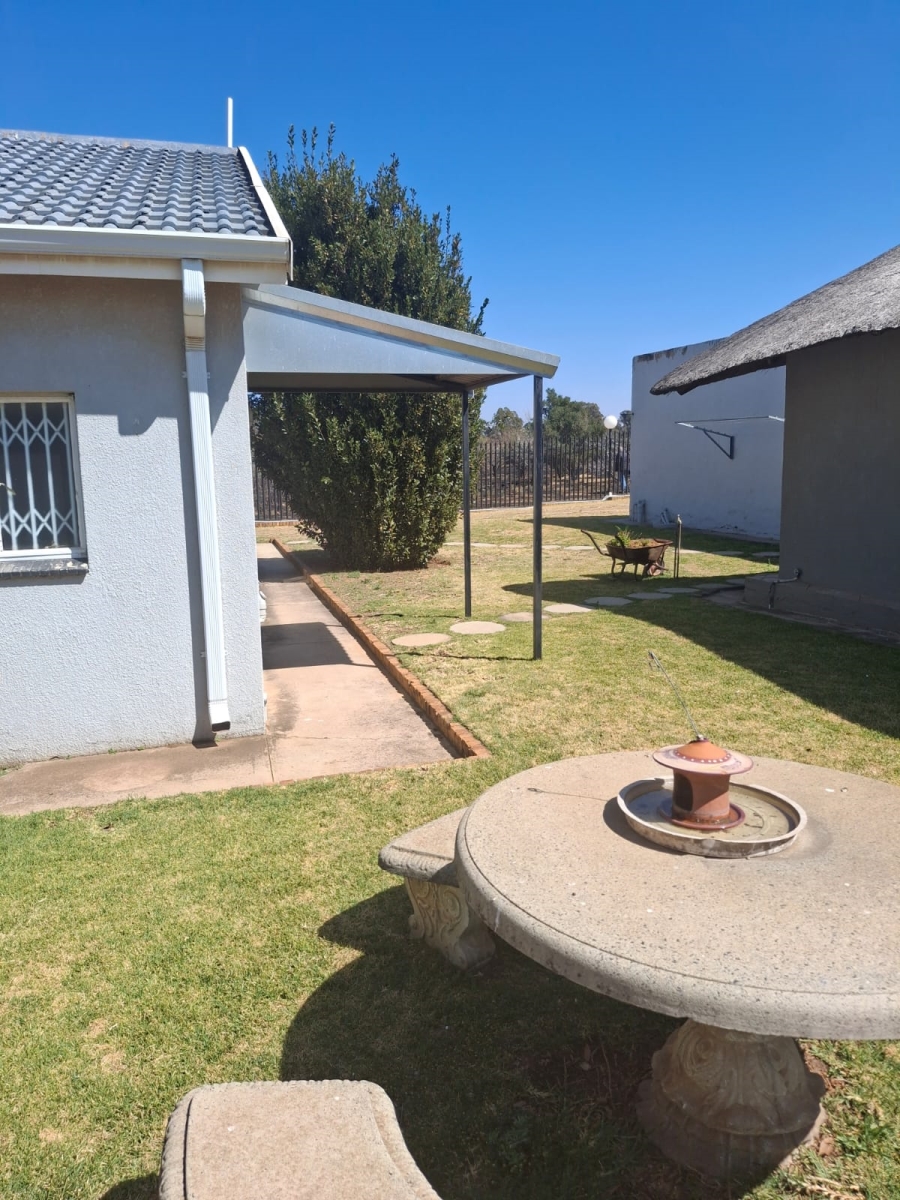 6 Bedroom Property for Sale in Tenacre A H Gauteng