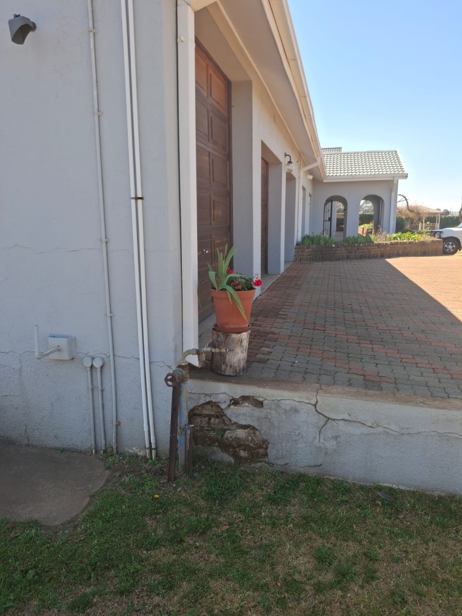 6 Bedroom Property for Sale in Tenacre A H Gauteng