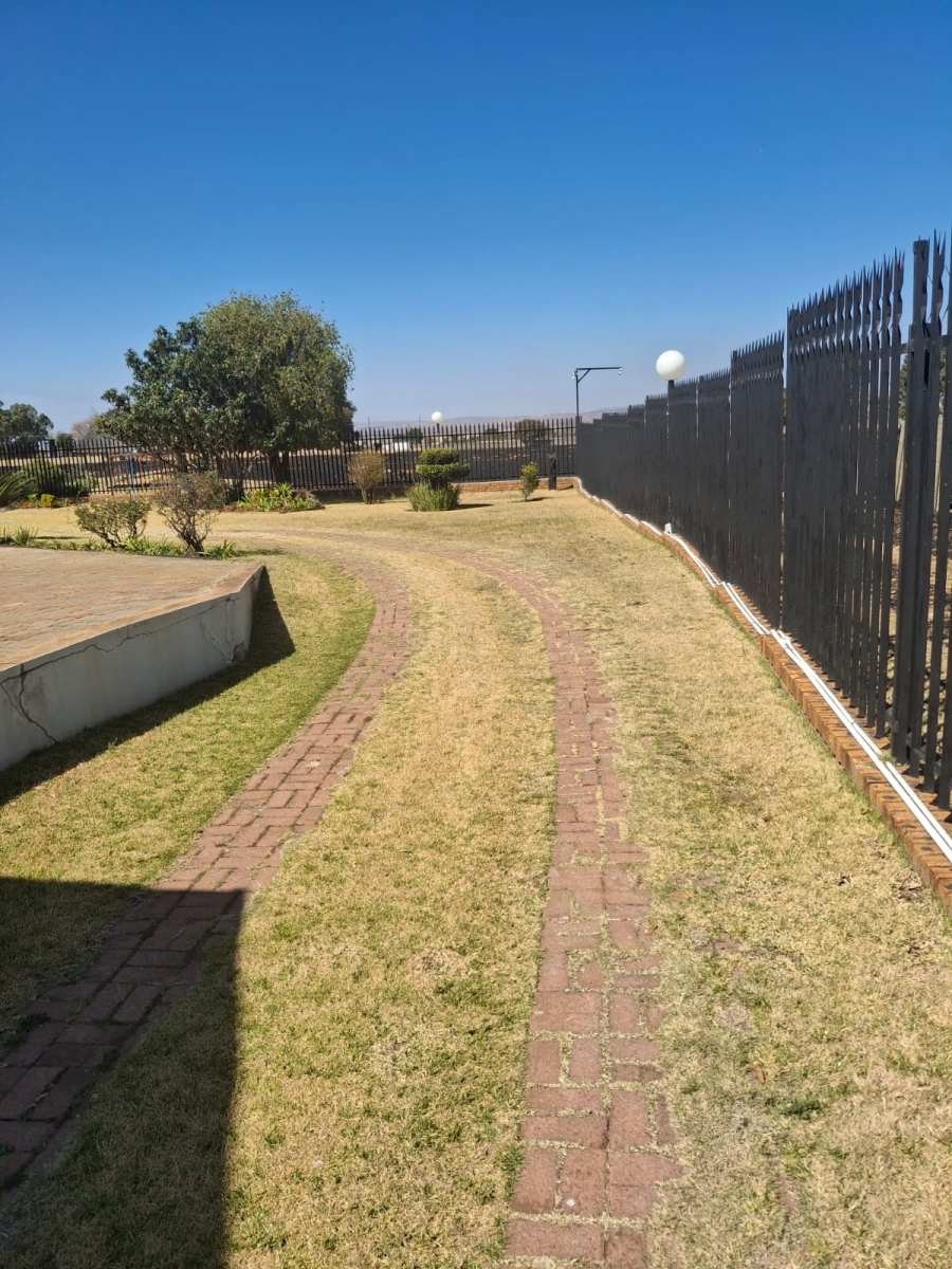 6 Bedroom Property for Sale in Tenacre A H Gauteng