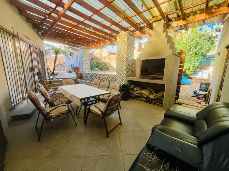 4 Bedroom Property for Sale in Suideroord Gauteng
