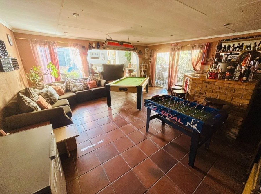 4 Bedroom Property for Sale in Suideroord Gauteng