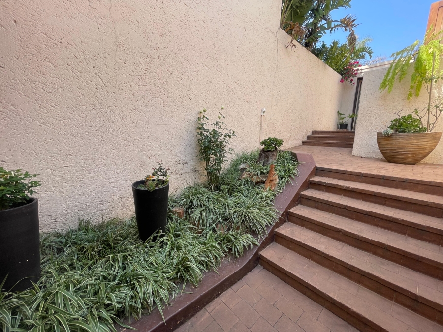 3 Bedroom Property for Sale in Wilro Park Gauteng