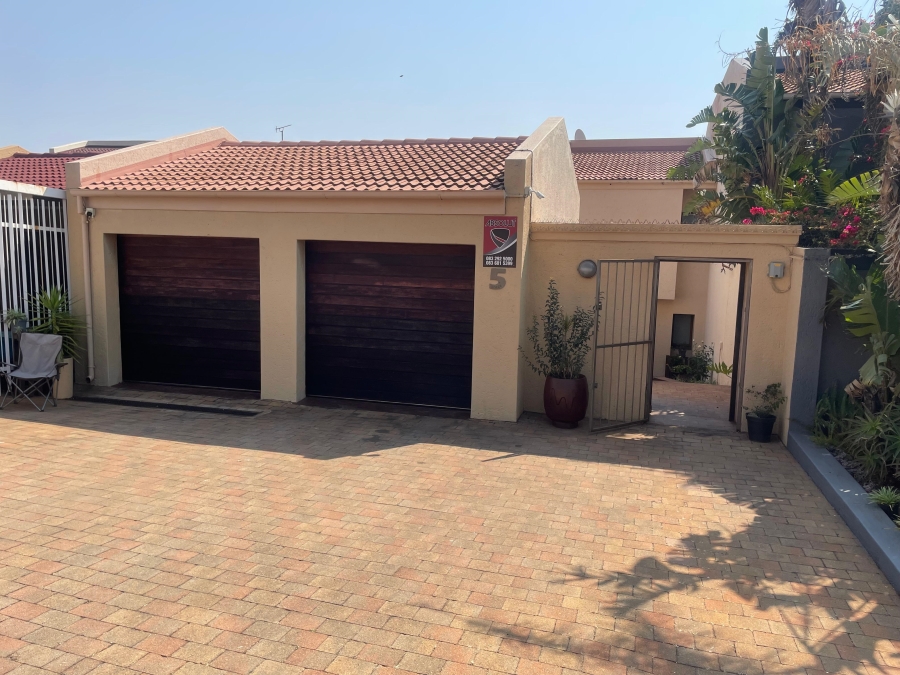 3 Bedroom Property for Sale in Wilro Park Gauteng