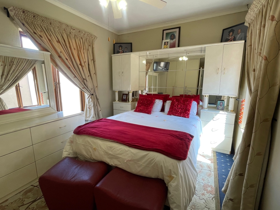 3 Bedroom Property for Sale in Wilro Park Gauteng