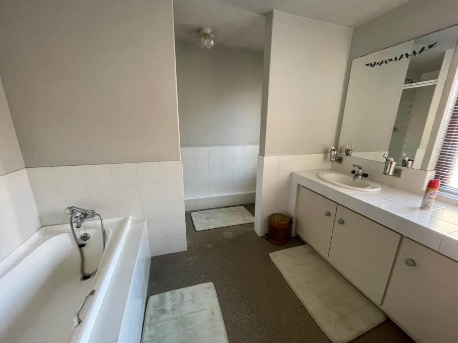 3 Bedroom Property for Sale in Wilro Park Gauteng