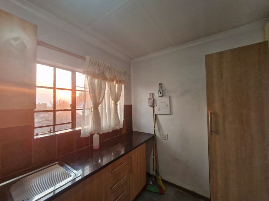 To Let 2 Bedroom Property for Rent in Esther Park Gauteng