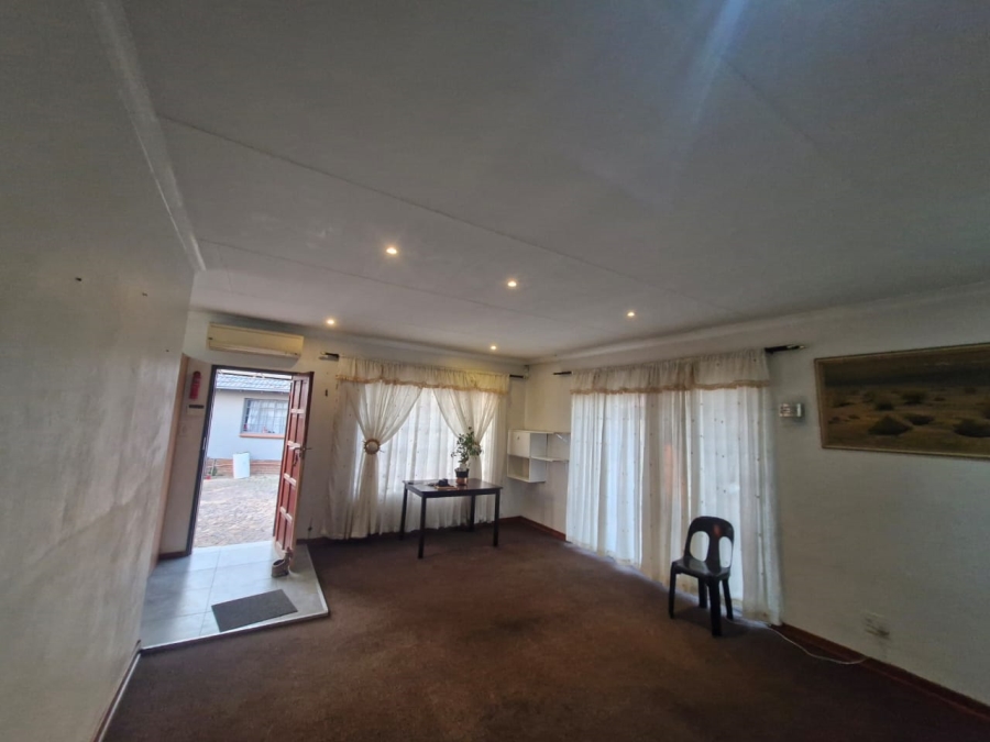 To Let 2 Bedroom Property for Rent in Esther Park Gauteng