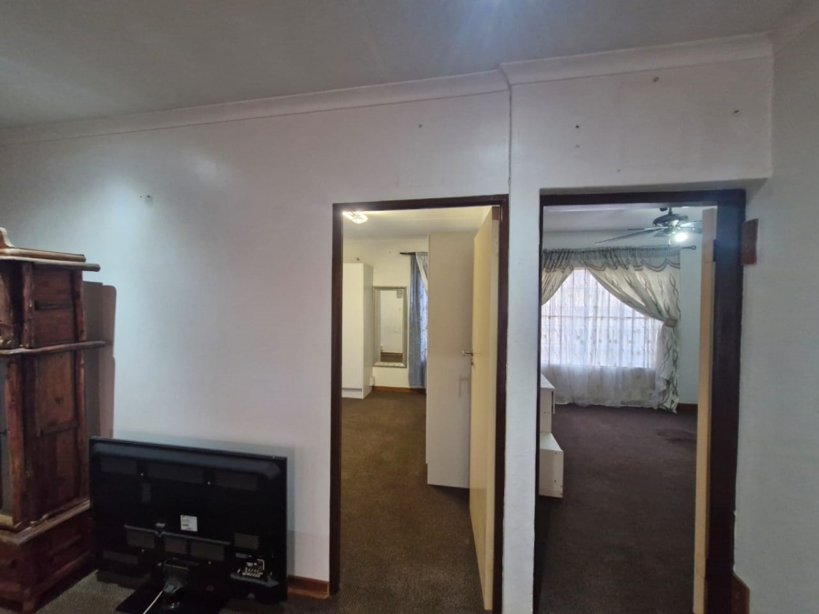 To Let 2 Bedroom Property for Rent in Esther Park Gauteng