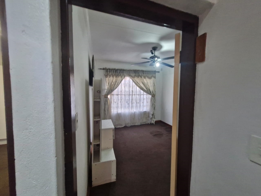 To Let 2 Bedroom Property for Rent in Esther Park Gauteng