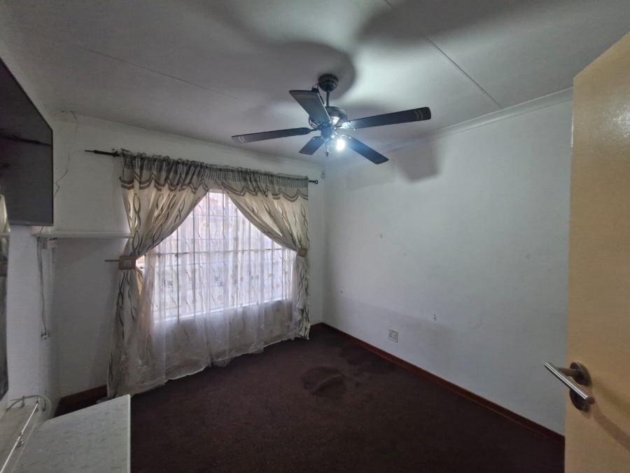 To Let 2 Bedroom Property for Rent in Esther Park Gauteng